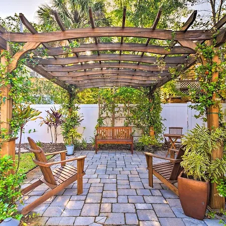 Bright St Petersburg Home with Pergola&Garden